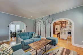 Spacious 2 Bedroom with Beautiful Backyard - Image 3