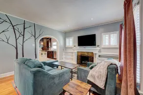 Spacious 2 Bedroom with Beautiful Backyard - Image 4