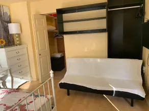 motel-like studio w/ private bath & kitchenette - Image 5