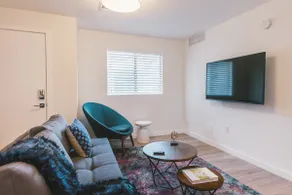 Eros | Downtown 1BD Upstairs Apartment - Image 2