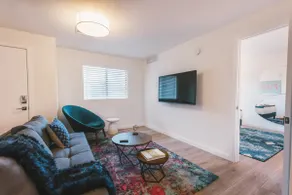 Eros | Downtown 1BD Upstairs Apartment - Image 5