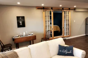Moonglade Inn, Cozy 2- bedroom, Waterfront flat. - Image 3