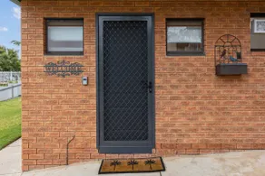 Cosy private self contained unit - Image 4