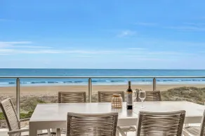 'Sunset Delight' Hamptons-style Beachfront Living - Image 2