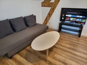 Beautiful cozy apartment, Paris 18 minutes away and Gare St Brice 2 minutes away - Image 3
