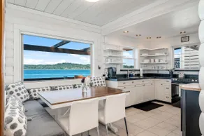 Sunset Shores: Waterfront Cottage on Vashon Island - Image 4