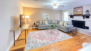Central 4/3 with 2 Masters, Bonus Space + 4 TVs. - Image 2
