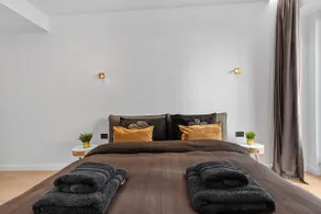 Jacuzzi, Private Parking, Business Centre, Views - Image 5