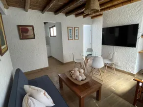 Small and cozy apartment in an ideal area in the Bay - Image 3