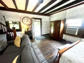 Authentic 1812 2-bedroom log cabin in the country - Image 3