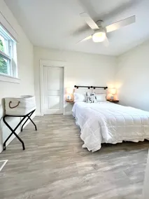 Downtown Grand Haven stylish retreat - Image 5