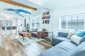 Modern lake cottage, 1 block to water. - Image 2