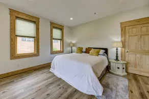 Upscale Vacation Home - Walk to the Riverfront! - Image 5