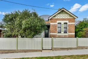 Best Nest on March Cosy Home in CBD Firepit - Image 2