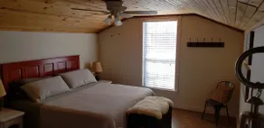 East Texas Cabin Hideaway - Image 5