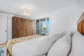 Spacious 1-bedroom vacation home with free parking - Image 2