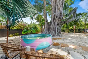 Banyan ReTREEt: Quirky Beach Cottage Near Marina - Image 2