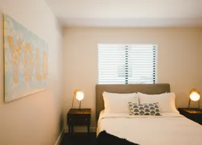 Lanthe | 1BR slick downtown hot spot - Image 3