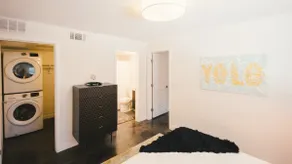 Lanthe | 1BR slick downtown hot spot - Image 4