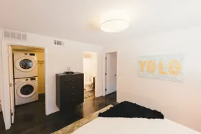 Lanthe | 1BR slick downtown hot spot - Image 5