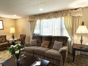 Relaxing 3BR Home Near Niagara Falls & Airport - Image 3