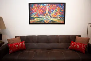 House full of flowers with patio - Image 2