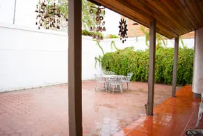 House full of flowers with patio - Image 3