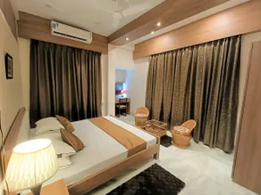 AlpineRetreat2.0- lovely urbancondowith patio-1BHK - Image 5