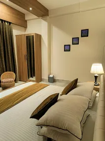 AlpineRetreat2.0- lovely urbancondowith patio-1BHK - Image 2