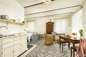 Romantic studio 5 & vineyard in period villa - Image 5