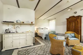 Romantic studio 5 & vineyard in period villa - Image 2