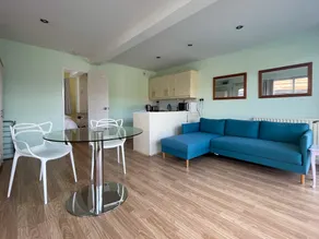Flat overlooking the river at Hampton Court - Image 4