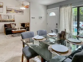 Townhome In Pbg, King Bed, Pergola, Bbq & Fire Pit - Image 2