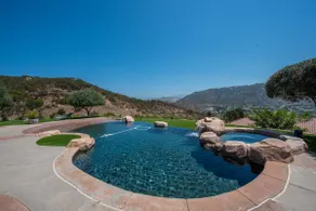 Beautiful Private Oasis in San Diego Serene Views - Image 4