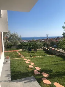 2+1 Villa Floor with Garden and Sea View in Altınoluk - Image 2