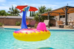 Disneyland, Oc, heated pool, near beach, sleeps12 - Image 4