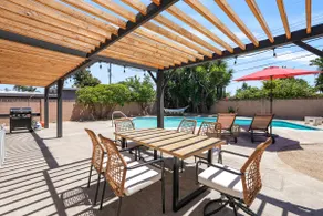 Disneyland, Oc, heated pool, near beach, sleeps12 - Image 5