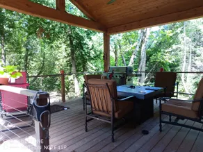 Lakefront log cabin in the woods! - Image 2