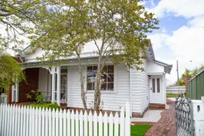 Escape to a timeless getaway in Provincial Vic - Image 2