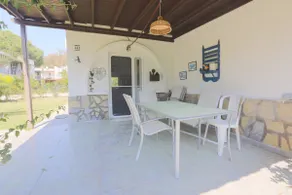 Villa with garden next to the beach for 4 - Image 2