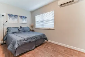 Lovely 1 Bedroom Steps from the Beach - Image 3