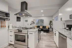 Hot Tub, KING bed, and centrally located! - Image 4