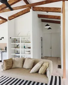 Mid Century Modern Retreat on private 20 Acre land - Image 4