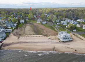 7 Min Walk from Water: Cheerful 4 Bedroom Home - Image 3