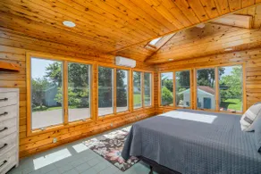 Pool House by the North East River - Image 5