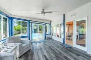 Pool House by the North East River - Image 3
