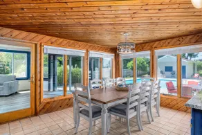 Pool House by the North East River - Image 4