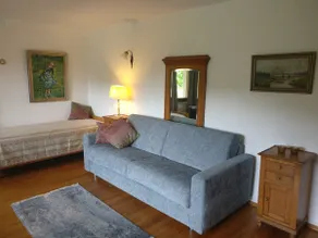 Sunlit Vacation Apartment with Garden - Image 4