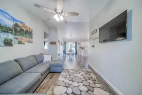 Peaceful 2 bedroom home in wooded neighborhood - Image 4