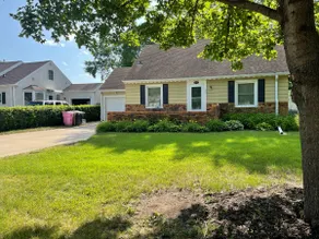 Spacious Family Home with Fenced Yard - Image 4